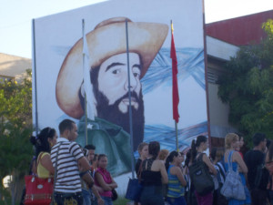 CUBA- HOMENAJE A CAMILO Y CHE UNIVERSIDAD DE HOLGUÍN