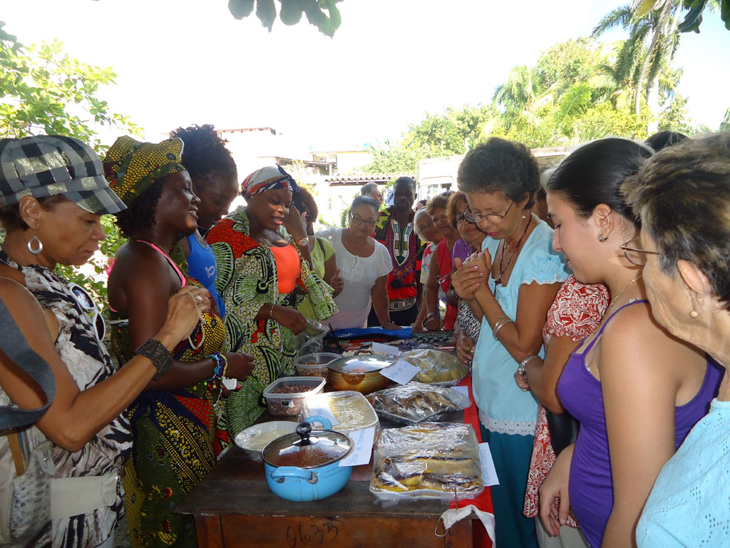 Exposición de trajes típicos, comida tradicional y espectáculo músico danzario de la cultura angolana. Desarrollado en Centro Cultural Casa del Taita, Casa del Teniente Gobernador, el 24 de octubre de 2015-UHO/Foto: Yaima Rodríguez Morales