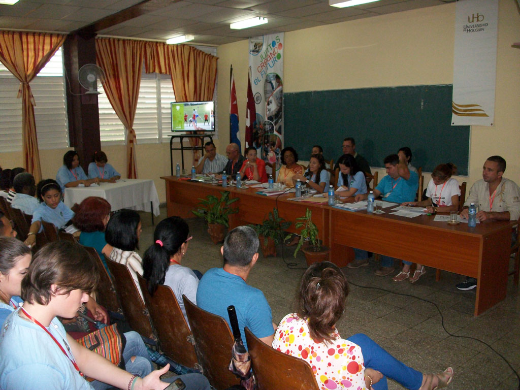 Sesión plenaria de la Asamblea Postcongreso de la Federación Estudiantil Universitaria en la Universidad de Holguín. Sede "Joséde la Luz y Caballero". 24 de noviembre de 2015. UHO FOTO/Luis Ernesto Ruiz Martínez