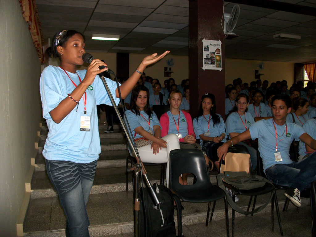 Sesión plenaria de la Asamblea Postcongreso de la Federación Estudiantil Universitaria en la Universidad de Holguín. Sede "Joséde la Luz y Caballero". 24 de noviembre de 2015. UHO FOTO/Luis Ernesto Ruiz Martínez
