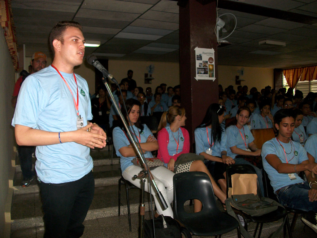 Sesión plenaria de la Asamblea Postcongreso de la Federación Estudiantil Universitaria en la Universidad de Holguín. Sede "Joséde la Luz y Caballero". 24 de noviembre de 2015. UHO FOTO/Luis Ernesto Ruiz Martínez
