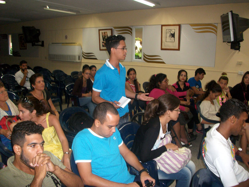 Intercambio sobre periodismo joven en el marco del III Taller de Periodismo Irma Armas In Memoriam. Participan estudiantes y profesores con la presencia de Cristina Escobar, Livia Reyes y Ariel Terrero. Sede "Celia Sánchez Manduley". 4 de noviembre de 2015. UHO FOTO/Luis Ernesto Ruiz Martínez