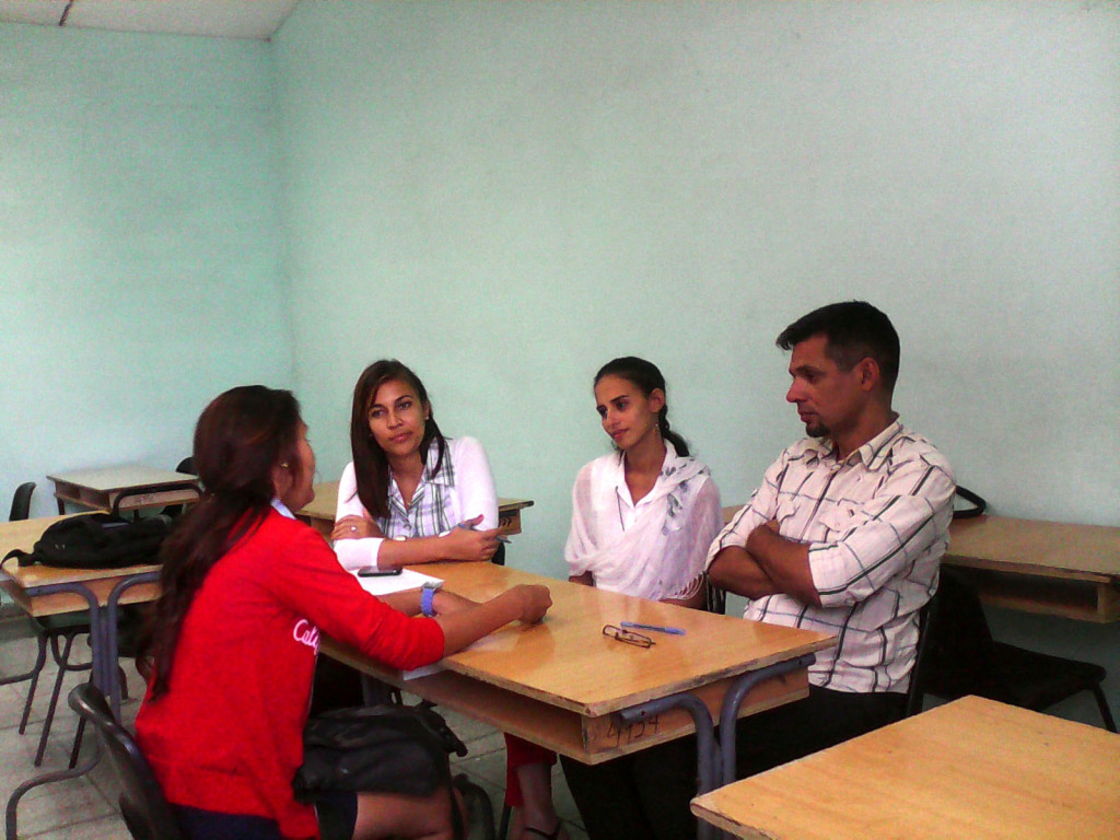 Excelentes profesionales como Carlos Alberto Pupo, Rubén Rodríguez, Abdiel Bermúdez, Malena Almarales, Juan Gabriel Gordín y otras jóvenes promesas comprobaron la proyección, locuacidad y porte de los que serán los futuros periodistas holguineros, quienes sorprendieron con sus conocimientos a muchos de ellos, mientras otros fueron más tímidos y conservadores.. Desarrollado en la Sede "Celia Sánchez Manduley" el 28 de noviembre de 2015. UHO FOTO/Yudith Rojas Tamayo
