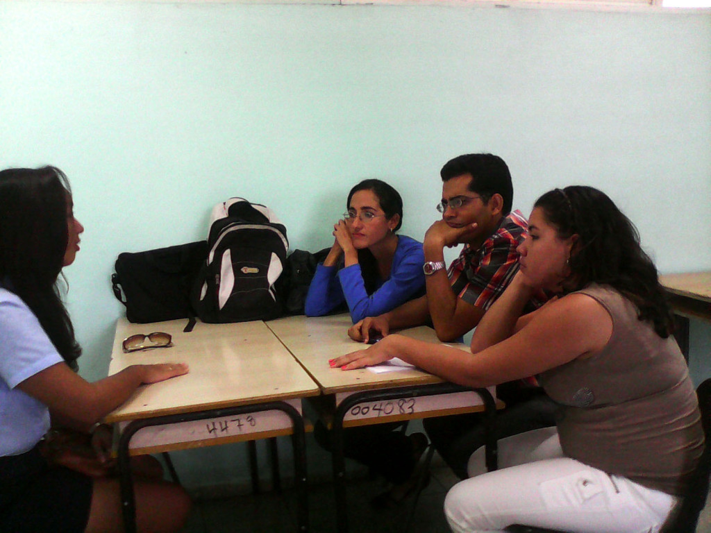 Excelentes profesionales como Carlos Alberto Pupo, Rubén Rodríguez, Abdiel Bermúdez, Malena Almarales, Juan Gabriel Gordín y otras jóvenes promesas comprobaron la proyección, locuacidad y porte de los que serán los futuros periodistas holguineros, quienes sorprendieron con sus conocimientos a muchos de ellos, mientras otros fueron más tímidos y conservadores.. Desarrollado en la Sede "Celia Sánchez Manduley" el 28 de noviembre de 2015. UHO FOTO/Yudith Rojas Tamayo