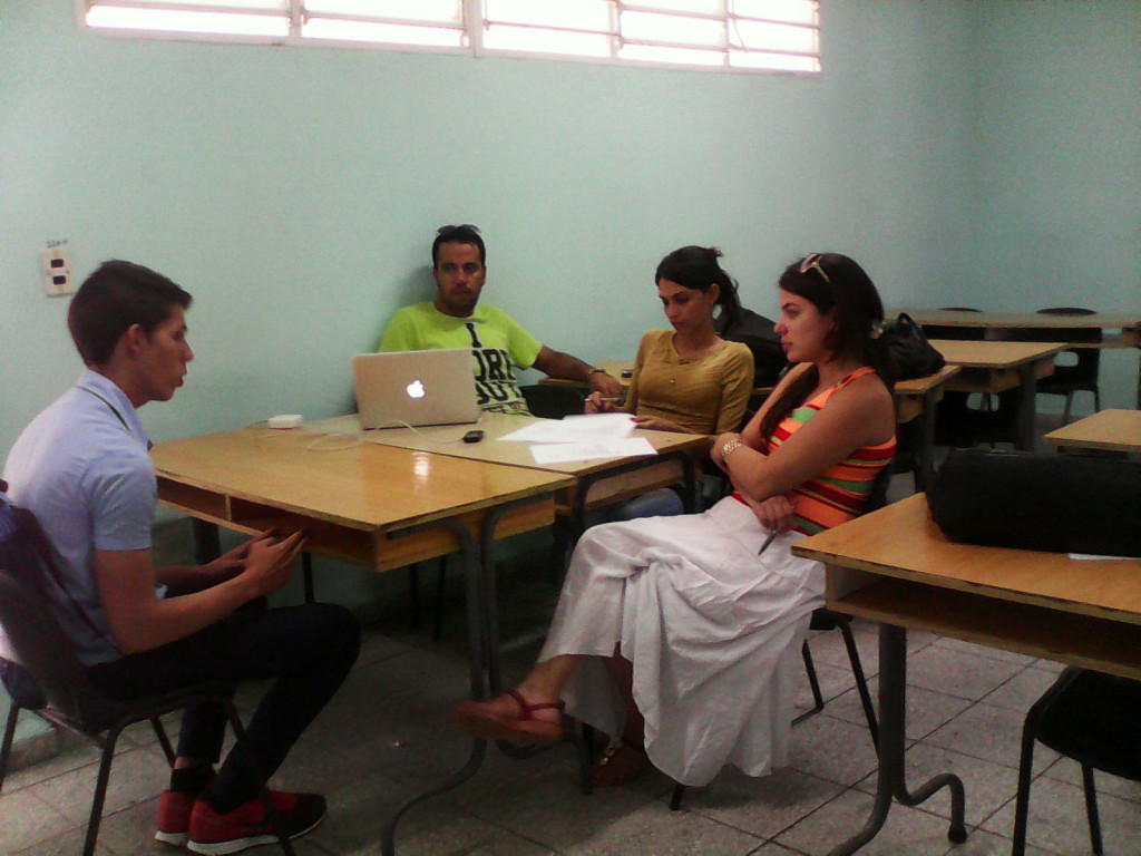 Excelentes profesionales como Carlos Alberto Pupo, Rubén Rodríguez, Abdiel Bermúdez, Malena Almarales, Juan Gabriel Gordín y otras jóvenes promesas comprobaron la proyección, locuacidad y porte de los que serán los futuros periodistas holguineros, quienes sorprendieron con sus conocimientos a muchos de ellos, mientras otros fueron más tímidos y conservadores.. Desarrollado en la Sede "Celia Sánchez Manduley" el 28 de noviembre de 2015. UHO FOTO/Yudith Rojas Tamayo