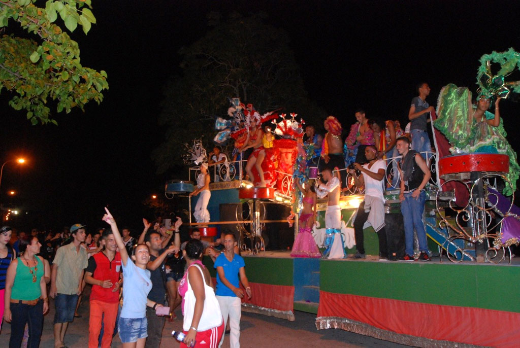 Carnaval Universitario en Holguín en saludo al 93 aniversario de la FEU. 16 de diciembre de 2015. UHO FOTO/Francisco Cordón González.