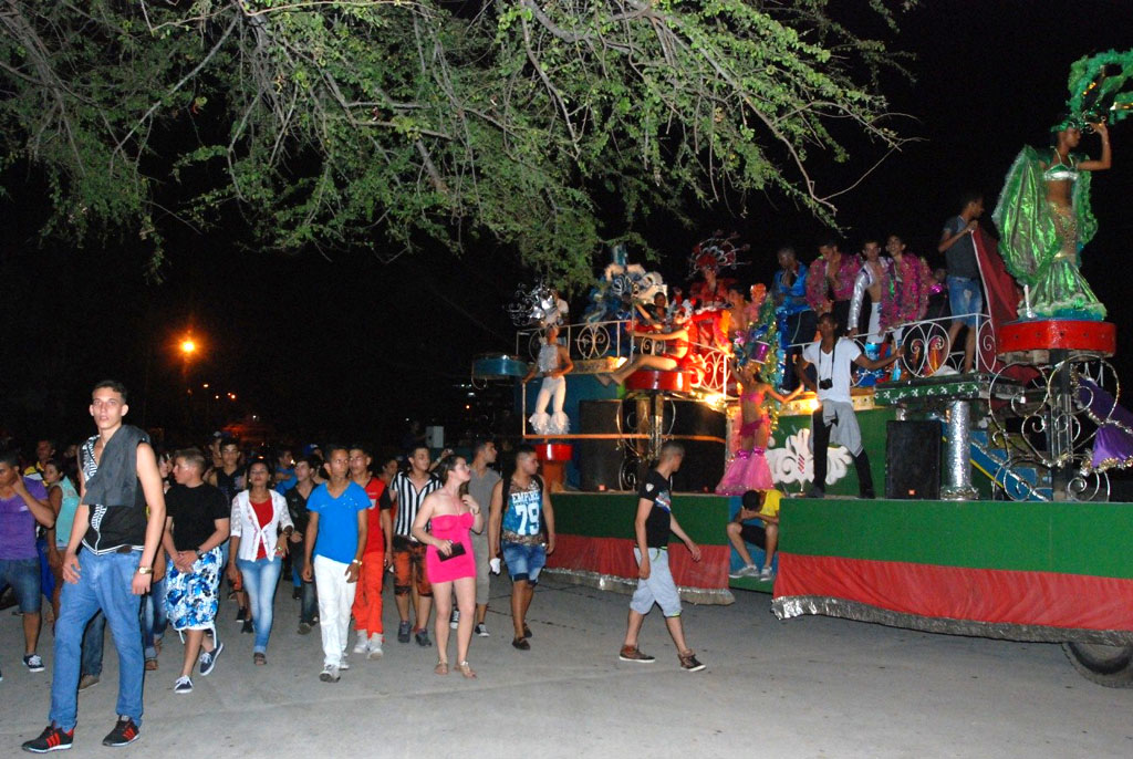 Carnaval Universitario en Holguín en saludo al 93 aniversario de la FEU. 16 de diciembre de 2015. UHO FOTO/Francisco Cordón González.