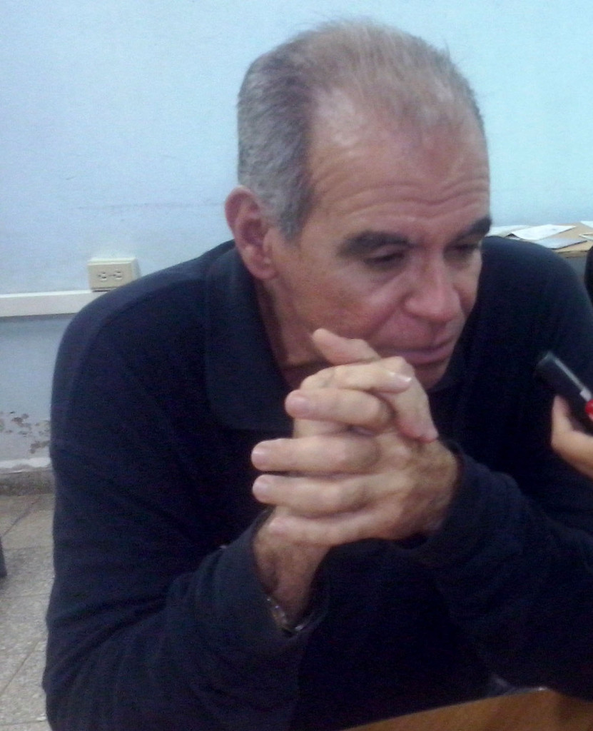 El Doctor en Ciencias Rafael Cárdenas, profesor de la Universidad de Holguín, quien obtuvo recientemente el Premio historiográfico José Luciano Franco y cuya entrega será en la Feria Internacional del Libro el venidero año. UHO/Foto: Yudith Rojas Tamayo