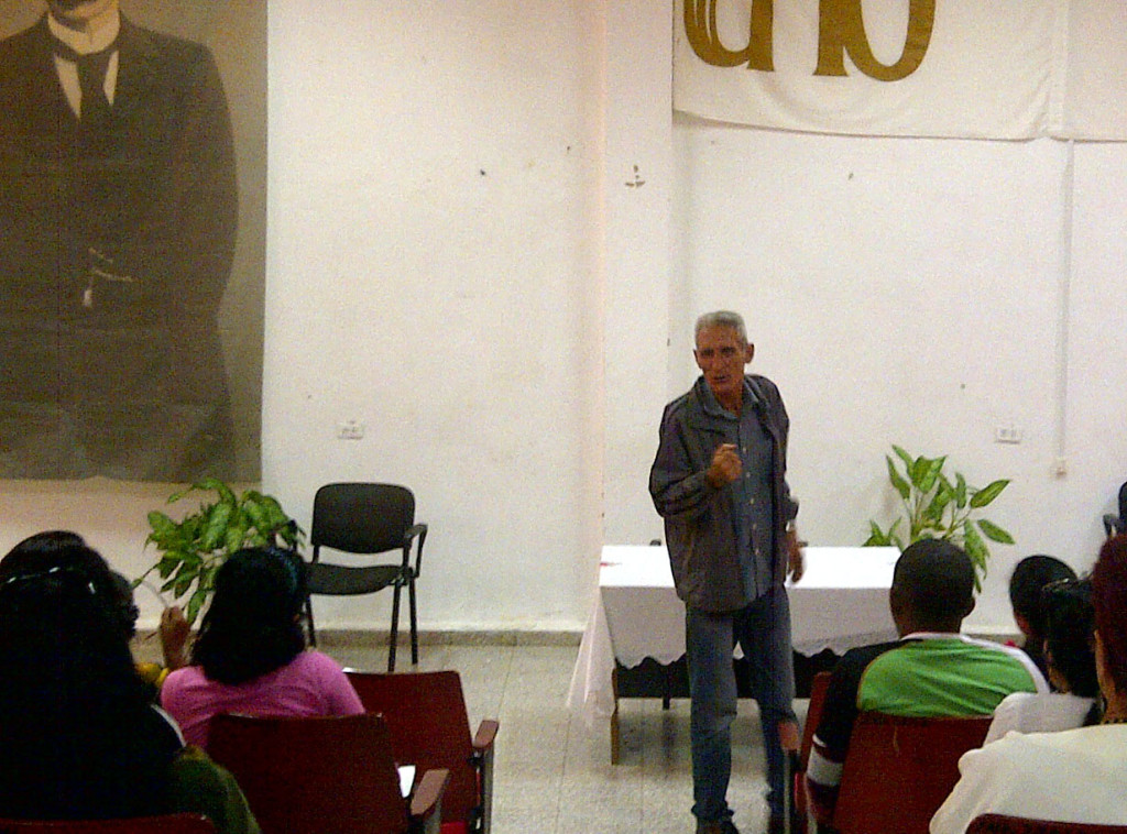 La Facultad de Ciencias Económicas y Administración (FACCEA) desarrolló su XX Taller Científico de Pensamiento Martiano, en el Salón 40 Aniversario de la sede Oscar Lucero Moya, con la presencia de la Dra.C Liudmila Rey Almaguer, decana de la facultad; Dr.C Yanier Sarmiento, vicedecano de Investigación y Postgrado; MsC Máximo Tamayo Tamayo, presidente de la Cátedra Martiana de la UHO, así como estudiantes y profesores. Desarrollado en la Sede "Oscar Lucero Moya", el 25 de enero de 2016. UHO FOTO/Daniurka Parra Rojas