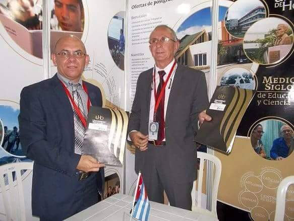 El Dr.C. Reynaldo Velázquez Zaldívar, Rector de la Universidad de Holguín, establece acuerdos de cooperación con autoridades de la Universidad de Lubango en Angola. Palacio de Convenciones, 18 de febrero de 2016. UHO FOTO/Yudith Rojas Tamayo.