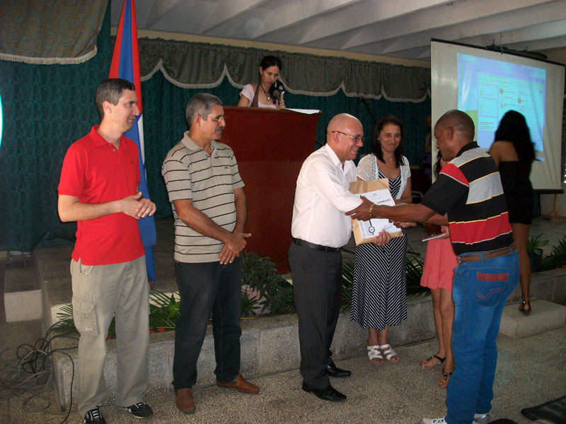 Reconocimiento a profesores destacados en el desarrollo de la cultura física, el deporte y la recreación. Acto efectuado en la Facultad de Cultura Física de la Universidad de Holguín, el 23 de febrero de 2016. UHO FOTO/Luis Ernesto Ruiz Martínez.
