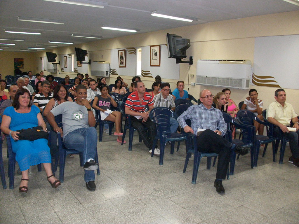 Intercambio de Andrés Goméz, Director de la Revista Areito y Coordinador de la Brigada Antonio Maceo en Estados Unidos, con estudiantes y trabajadores de la Universidad de Holguín. Desarrollado en la Sede Celia Sánchez Manduley el 25 de abril de 2016. UHO FOTO/Luis Ernesto Ruiz Martínez.