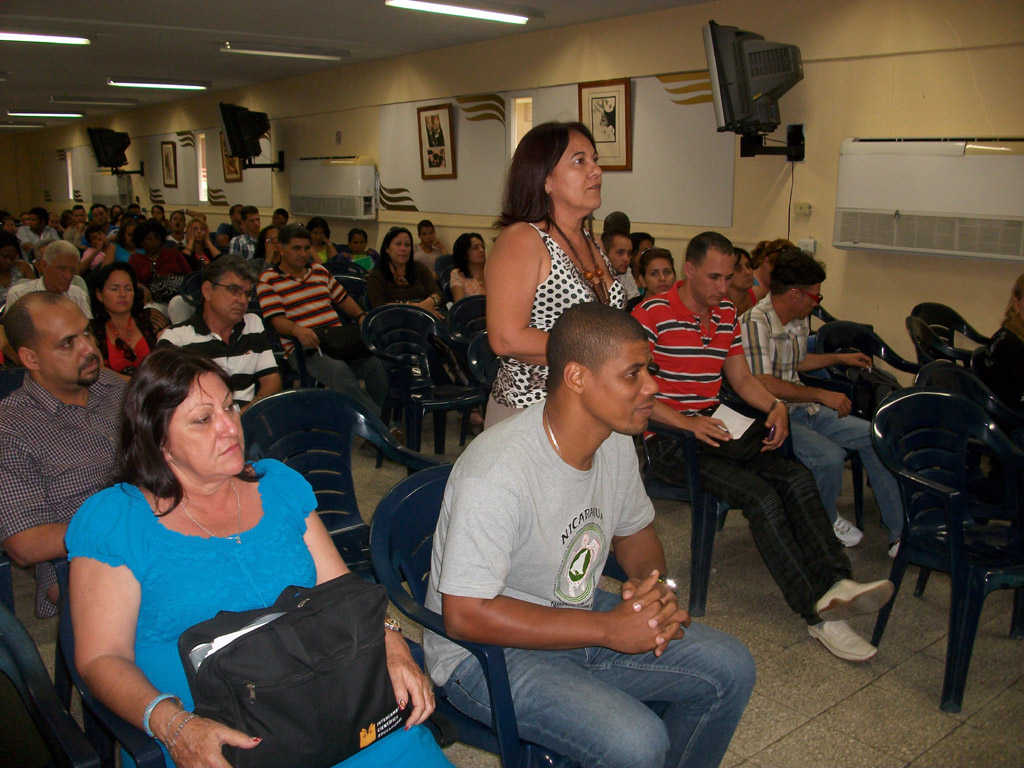 Intercambio de Andrés Goméz, Director de la Revista Areito y Coordinador de la Brigada Antonio Maceo en Estados Unidos, con estudiantes y trabajadores de la Universidad de Holguín. Desarrollado en la Sede Celia Sánchez Manduley el 25 de abril de 2016. UHO FOTO/Luis Ernesto Ruiz Martínez.
