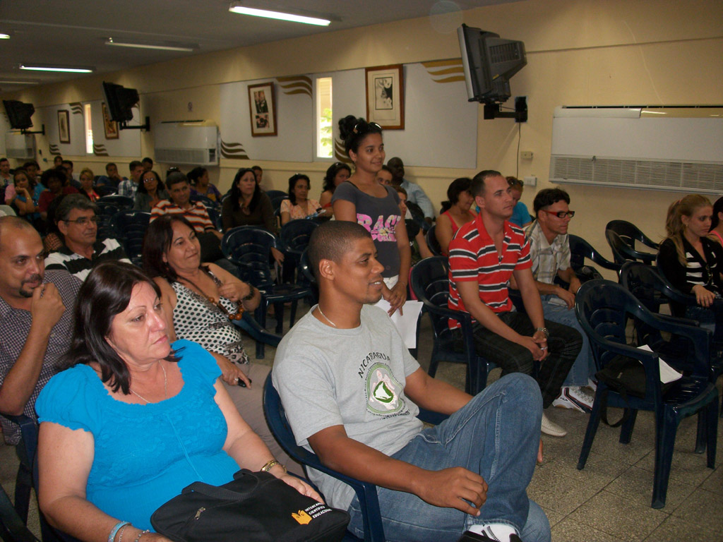 Intercambio de Andrés Goméz, Director de la Revista Areito y Coordinador de la Brigada Antonio Maceo en Estados Unidos, con estudiantes y trabajadores de la Universidad de Holguín. Desarrollado en la Sede Celia Sánchez Manduley el 25 de abril de 2016. UHO FOTO/Luis Ernesto Ruiz Martínez.