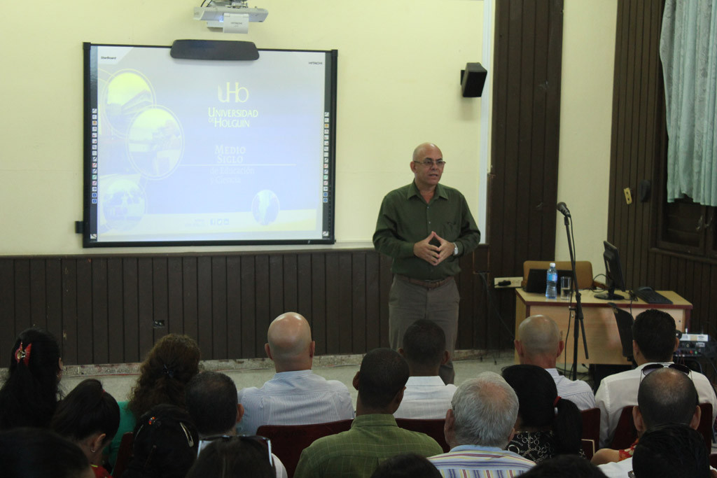 Apertura del proceso de evaluación externa a la carrera Ingeniería Industrial. Efectuada el 23 de mayo de 2016 en la Sede Oscar Lucero Moya. UHO FOTO/Juan Pablo Aguilera.