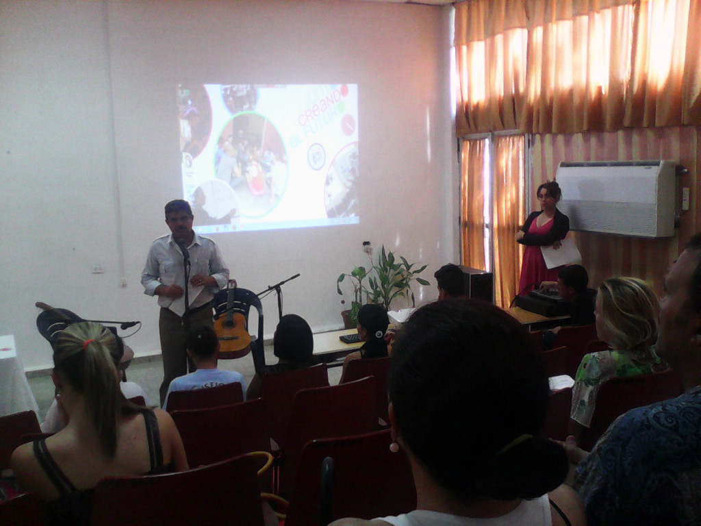 Firma de convenio entre la Contraloría Provincial, la Federación Estudiantil Universitaria (FEU) y la Universidad de Holguín. Desarrollado en la sede Oscar Lucero Moya, el 13 de mayo de 2016. Foto: Yudith Rojas Tamayo.