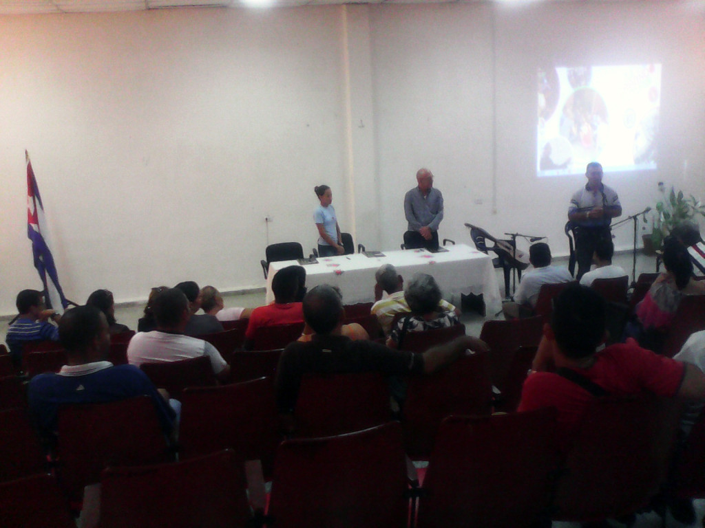 Firma de convenio entre la Contraloría Provincial, la Federación Estudiantil Universitaria (FEU) y la Universidad de Holguín. Desarrollado en la sede Oscar Lucero Moya, el 13 de mayo de 2016. Foto: Yudith Rojas Tamayo.