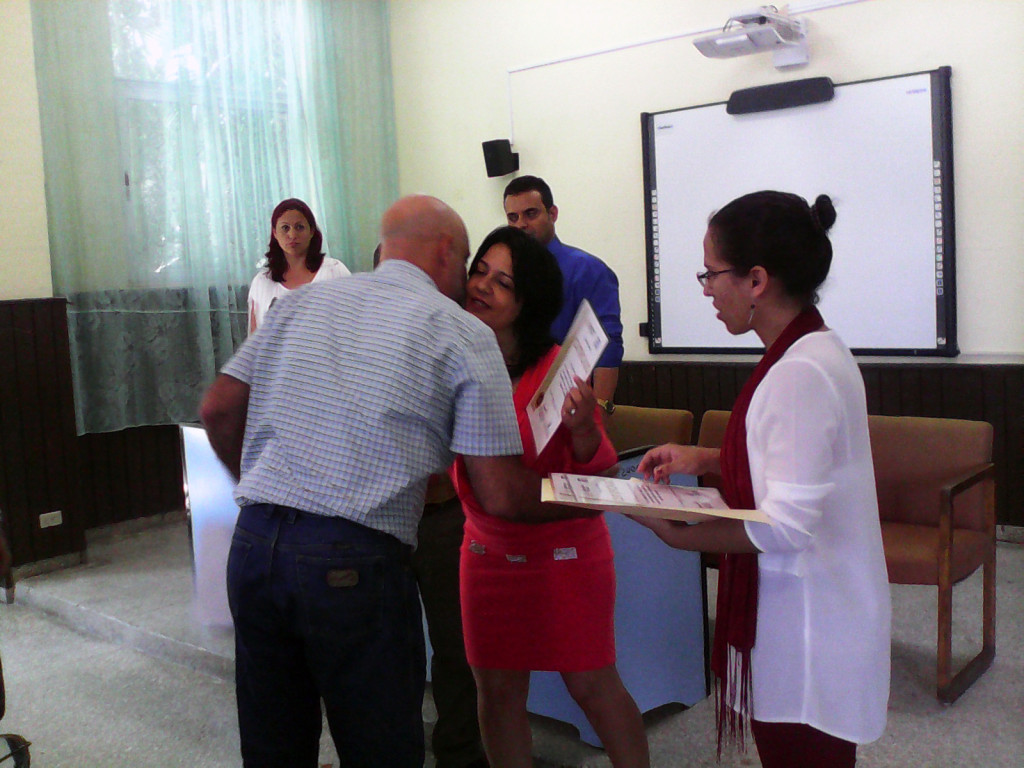 Con una felicitación especial, culminó este viernes el proceso de acreditación a la carrera de Ingeniería Industrial. Desarrollado en la sede OscarLucero Moya, el 27 de mayo de 2016. UHO FOTO/Yudith Rojas Tamayo