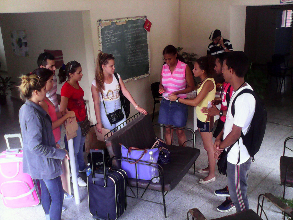 Profesores y directivos de la FEU reciben a los jóvenes realizadores que participan en la décima edición del Festival Nacionalde la Radio Universitaria. Desarrollado en la sede Celia Sánchez Manduley, el 26 de mayo de 2016-UHO/Foto: Yudith Rojas Tamayo