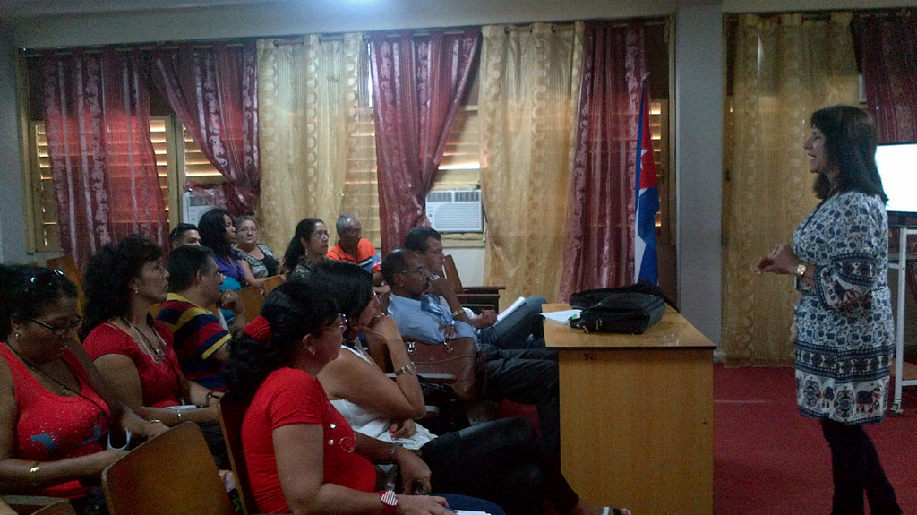Delegados del VII Taller Internacional "Músculo del cuerpo, músculo del alma" tuvieron la oportunidad de conversar sobre la "Dinámica de la gestión educativa y ambiental en la Cultura Física universitaria". Desarrollado en la sede Manuel Fajardo, el 25 de mayo de 2016. Foto: Yudith Rojas Tamayo