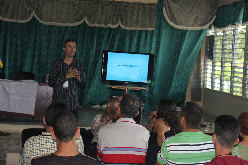 Conocer los beneficios de la hidroterapia en el proceso de rehabilitación de enfermedades y lesiones fue unos de los propósitos de este taller, en voz del Dr.C Darvin Ramírez Guerra . Desarrollado en la sede Manuel Fajardo, el 25 de mayo de 2016. Foto: Juan Pablo Aguilera Torralbas