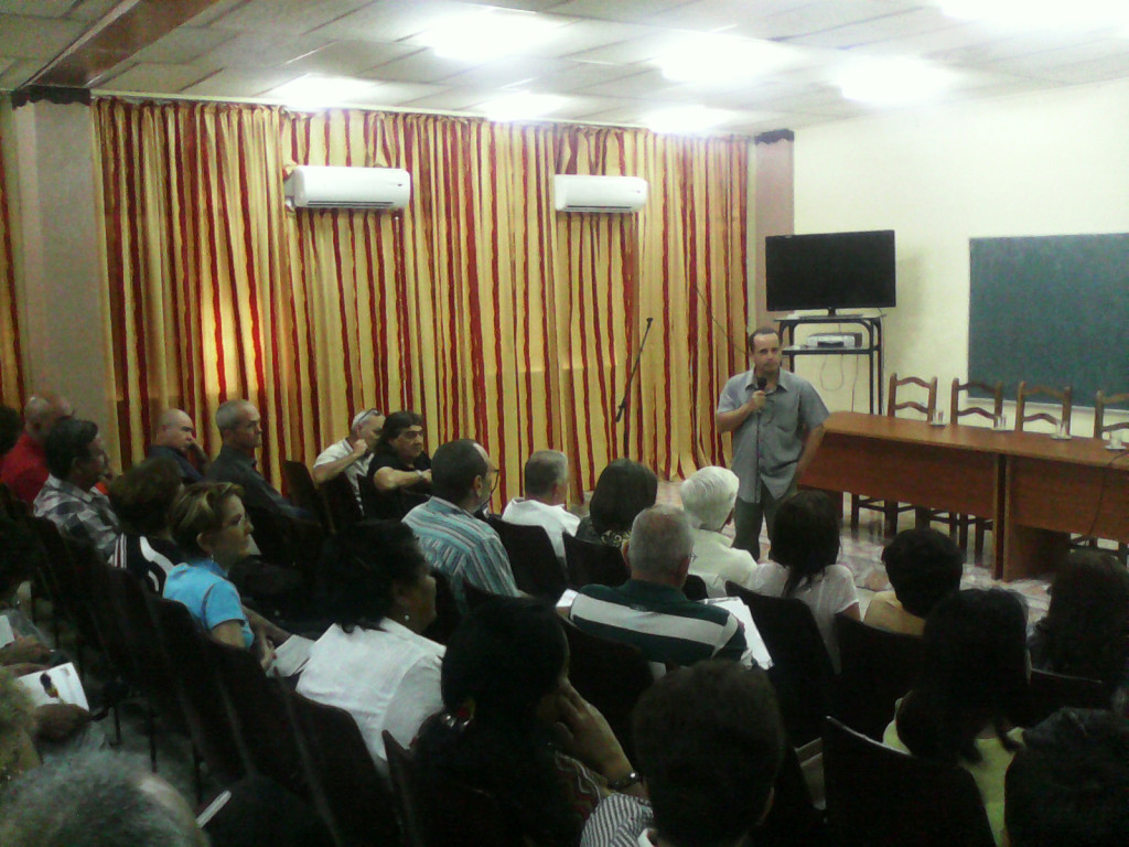 Investigadores de la región oriental participaron este lunes en la constitución del Tribunal Permanente de defensa de doctorados en Ciencias Pedagógicas que, en esta zona del país, tendrá su sede en la Universidad de Holguín. Desarrollado en la sede José de la Luz y Caballero, el 09 de mayo de 2016-UHO/Foto: Yudith Rojas Tamayo