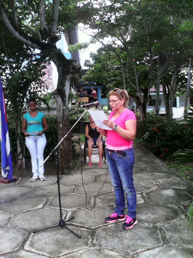 Profesores, estudiantes y trabajadores de la Facultad de Cultura Física Manuel Fajardo, de la Universidad de Holguín rindió homenaje a Maceo y Che, dos grandes de nuestra historia . Desarrollado en Sede "Manuel Fajardo", el 14 de junio de 2016. UHO FOTO/Yudith Rojas Tamayo