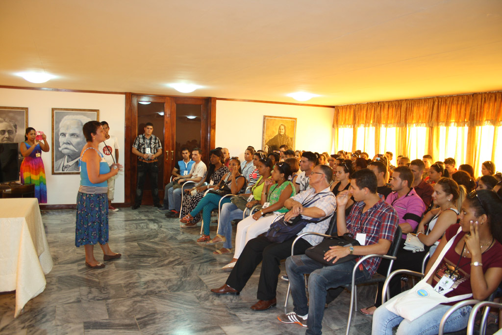 Los delegados al Fórum Nacional de Estudiantes de Ciencias Pedagógicas visitaron el Complejo histórico cultural Plaza de la Revolución Calixto García Íñiguez. UHO FOTO/Yensy Torres Oliva.