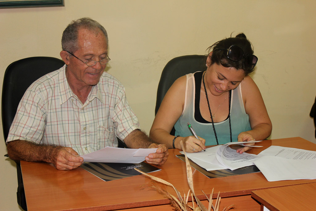 Firma del Contrato de prestación de servicios de la Agencia Cubana de Noticias a la Universidad de Holguín. Efectuada el 7 de julio de 2016 en la Sede Celia Sánchez Manduley. UHO FOTO/Torralbas.