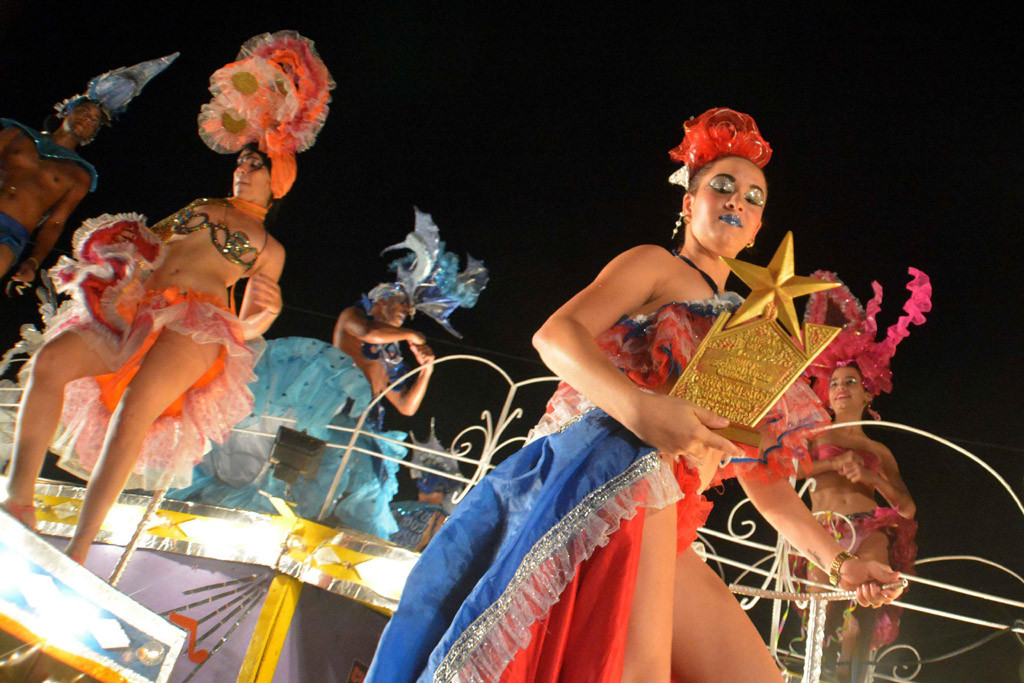 La carroza de la FEU obtuvo el Segundo lugar del Carnaval Holguín 2016, durante la clausura de la fiesta popular, en la ciudad cubana de los parques, el 21 de agosto de 2016. ACN FOTO/Juan Pablo CARRERAS.