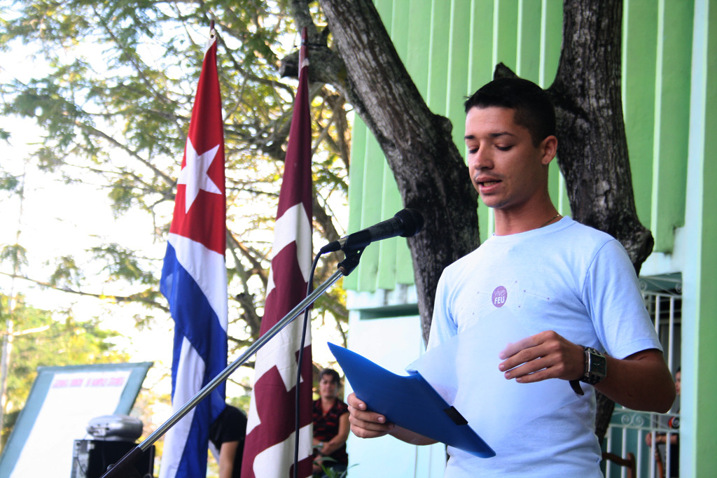 Los estudiantes de la Universidad de Holguín, organizados en la Federación Estudiantil Universitaria, se unen para reclamar que respeten al pueblo cubano. Desarrollado en la sede José de la Luz y Caballero. Foto/Yensy Torres Oliva