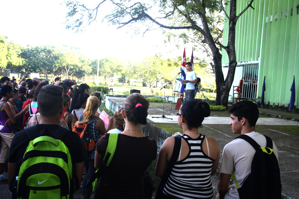 Los estudiantes de la Universidad de Holguín, organizados en la Federación Estudiantil Universitaria, se unen para reclamar que respeten al pueblo cubano. Desarrollado en la sede José de la Luz y Caballero. Foto/Yensy Torres Oliva