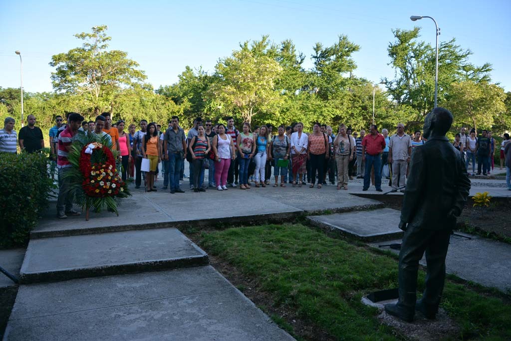 El Destacamento Oscar Lucero Moya, de la Universidad de Holguín, integrado por estudiantes que se incorporan a impartir docencia en instituciones educacionales del territorio, fue abanderado en la Sede que lleva el nombre del mártir holguinero. Efectuado el jueves 15 de septiembre de 2016. UHO FOTO/Luis Ernesto Ruiz Martínez.