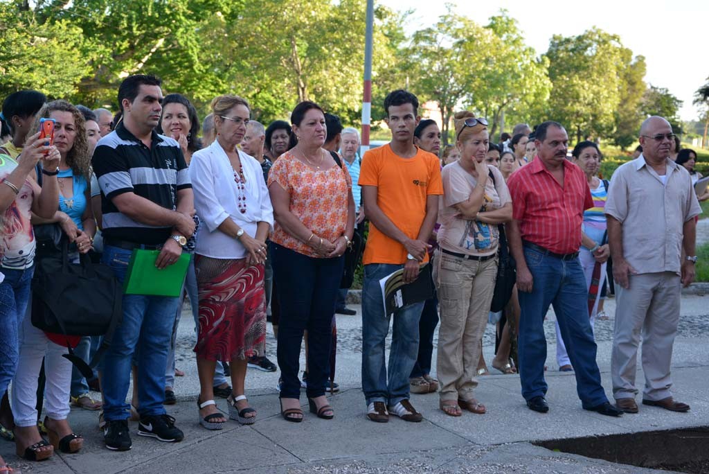 El Destacamento Oscar Lucero Moya, de la Universidad de Holguín, integrado por estudiantes que se incorporan a impartir docencia en instituciones educacionales del territorio, fue abanderado en la Sede que lleva el nombre del mártir holguinero. Efectuado el jueves 15 de septiembre de 2016. UHO FOTO/Luis Ernesto Ruiz Martínez.
