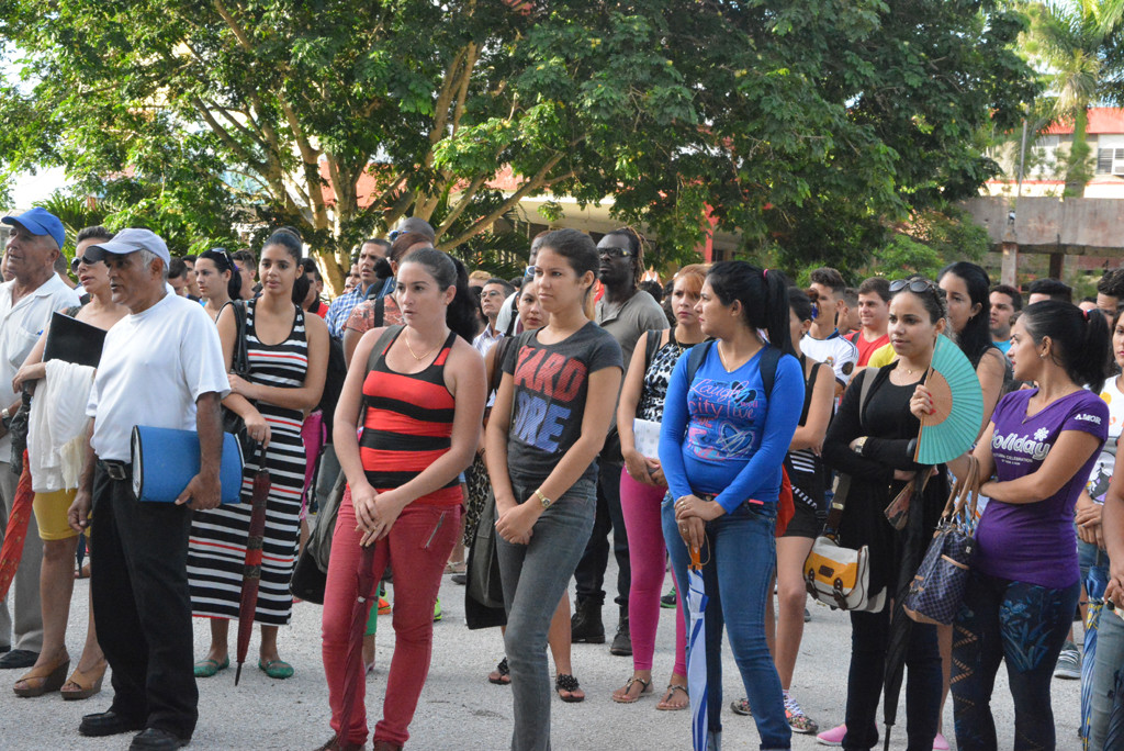 Estudiantes y profesores se reunieron para manifestar su desacuerdo con las intenciones de las becas World Learning. Desarrollado en la sede Oscar Lucero Moya, el 28 de septiembre de 2016-UHO/Foto: Yudith Rojas Tamayo