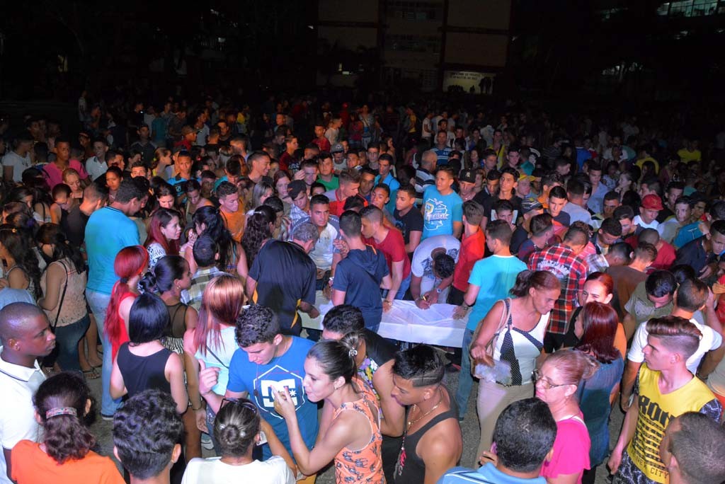 Acto de ingreso a la FEU de estudiantes de primer año de la Universidad de Holguín. Efectuado el 29 de septiembre de 2016 en la Sede Oscar Lucero Moya. UHO FOTO/Luis Ernesto Ruiz Martínez.