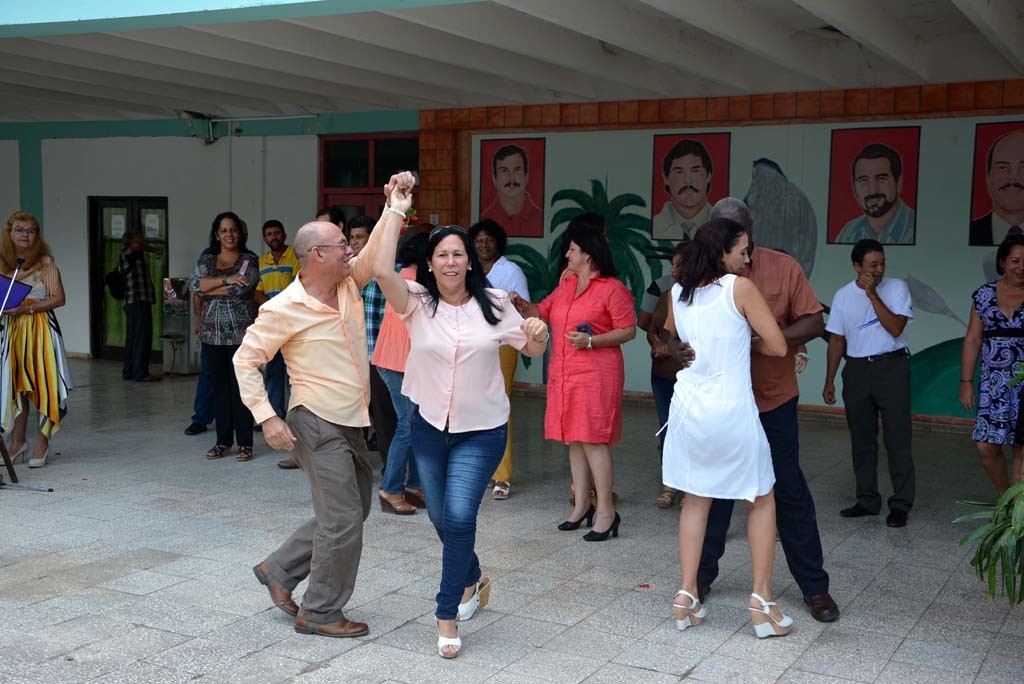 Muestras de alegría y habilidades en el baile fueron demostradas por miembros del Consejo de Dirección durante el acto de inicio del curso escolar 2016-2017. Efectuado en la Facultad de Cultura Física el 5 de septiembre de 2016. UHO FOTO/Luis Ernesto Ruiz Martínez.