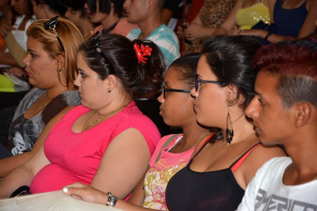 Encuentro del Dr.C. Reynaldo Velázquez Zaldívar, Rector de la Universidad de Holguín, con estudiantes de primer año de la Facultad de Ciencias Económicas y Administración. Efectuado el 12 de septiembre de 2016 en la Sede Oscar Lucero Moya. UHO FOTO/Luis Ernesto Ruiz Martínez.