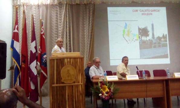 El Director del Centro Universitario Municipal de Calixto García, expone las experiencias de GUCID en el municipio.