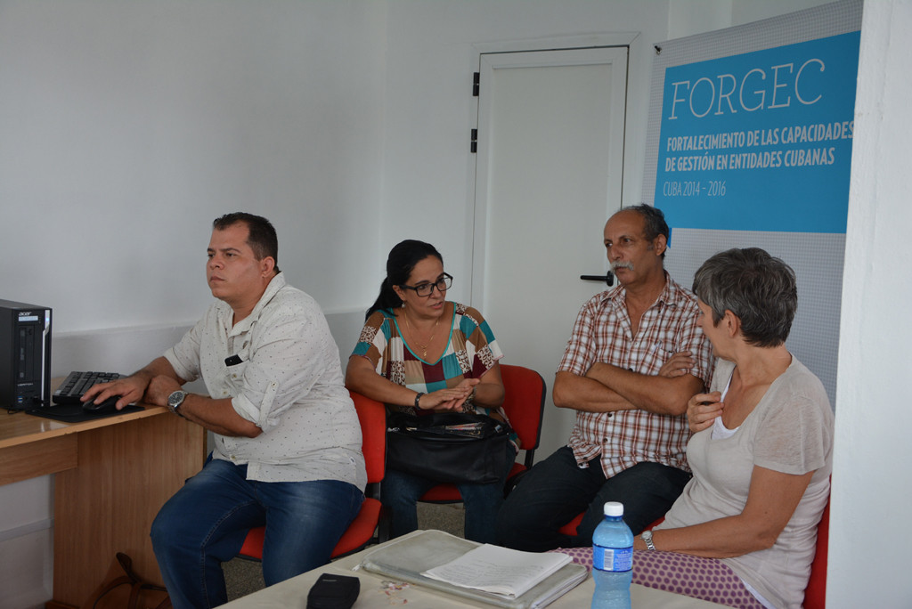 Gestores del proyecto en la Universidad de Holguín compartieron sus experiencias con Fiona Hunter. Desarrollado en la sede Oscar Lucero Moya, el 27 de octubre de 2016-UHO/Foto: Yudith Rojas Tamayo