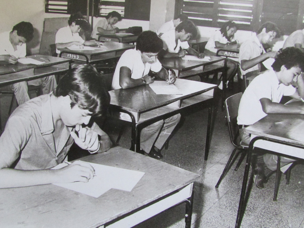 El proceso docente educativo fue el eslabón principal que permitió formar excelentes profesionales pedagógicos desde 1968. En la imagen, estudiantes de pregrado.
