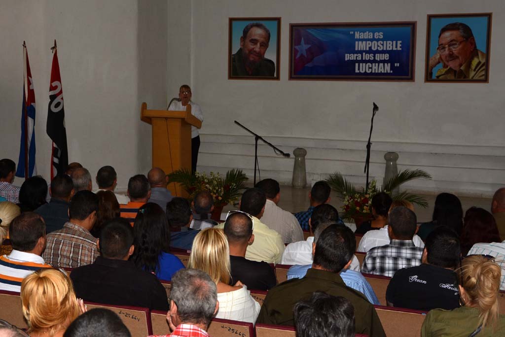 Acto de graduación del Diplomado de Gestión Empresarial y Dirección en Administración Pública, efectuado en la Escuela del Partido el 18 de noviembre de 2016. UHO FOTO/Luis Ernesto Ruiz Martínez.