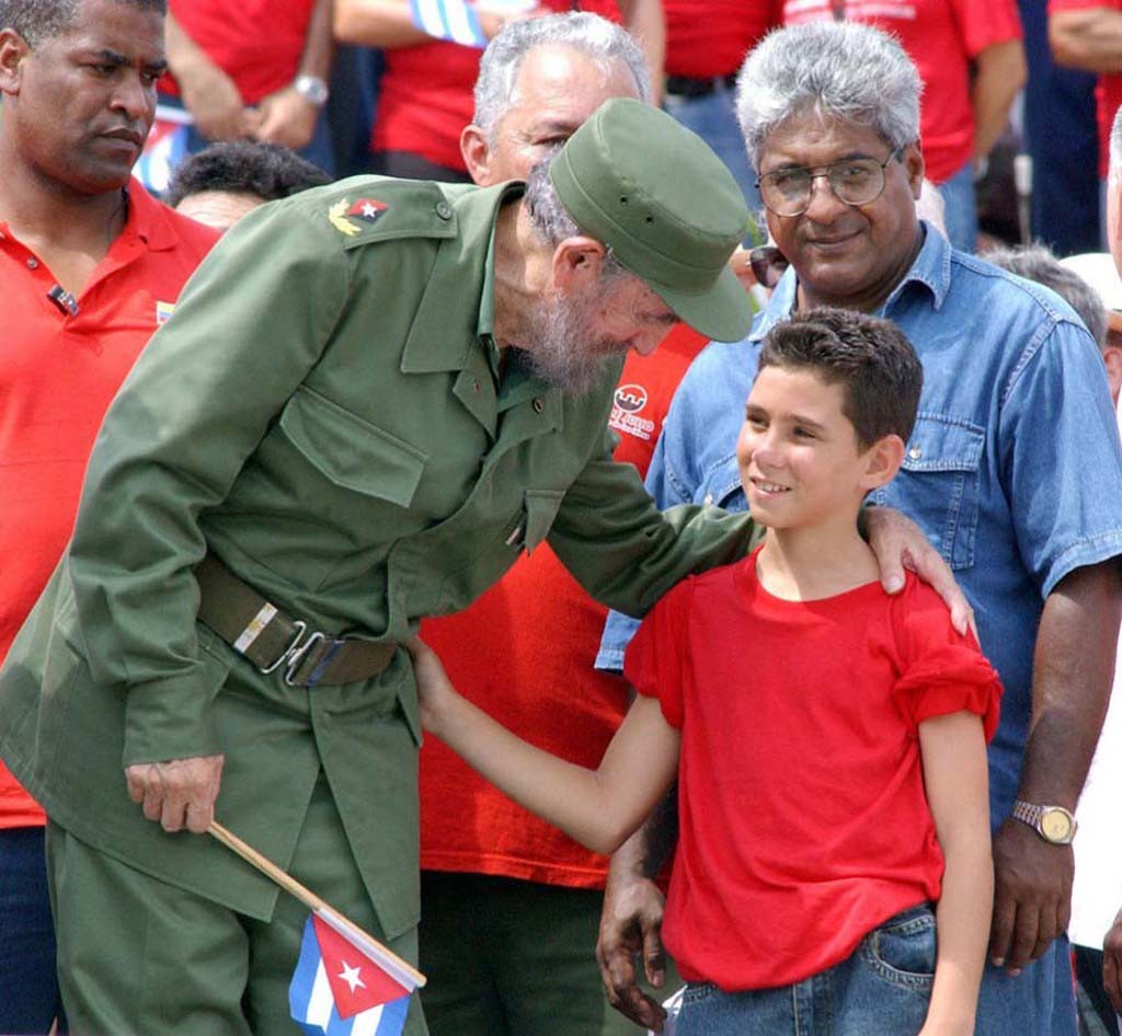 Toda una vida junto al pueblo cubano en cada victoria de la Batalla de Ideas. Imagen facilitada por el MSc. Victor Aguilera, profesor de la Universidad de Holguín.