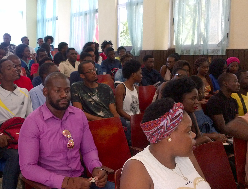 Estudiantes angolanos sostuvieron un intercambio con funcionarios de su Embajada en Cuba. Desarrollado en la sede Oscar Lucero Moya, el 15 de noviembre de 2016-UHO/Foto: Yudith Rojas Tamayo