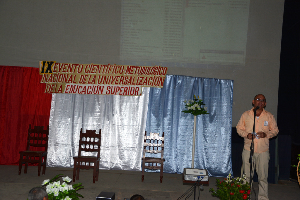 El Dr.C Reynaldo Velázquez Zaldívar, rector de la Universidad de Holguín dejó oficialmente inaugurado el evento en su novena edición. Desarrollado en el CUM Calixto García, el 19 de noviembre de 2016-UHO/Foto: Yudith Rojas Tamayo