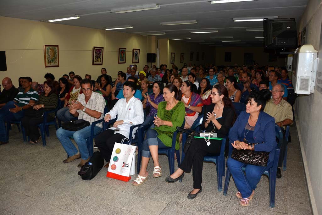 El Excmo Sr. Masaru Watanabe, Embajador de Japón en Cuba, ofrece conferencia sobre cultura y mentalidad de su país, en la Sede Celia Sánchez de la Universidad de Holguín.  UHO FOTO/Luis Ernesto Ruiz Martínez-Dircom