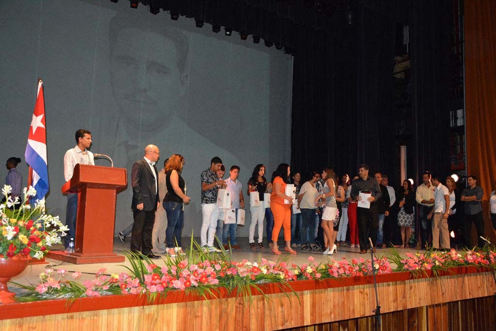 Acto de reconocimiento por el Día del Educador. Efectuado el 22 de diciembre de 2016 en el Teatro Eddy Suñol. UHO FOTO/Luis Ernesto Ruiz Martínez.