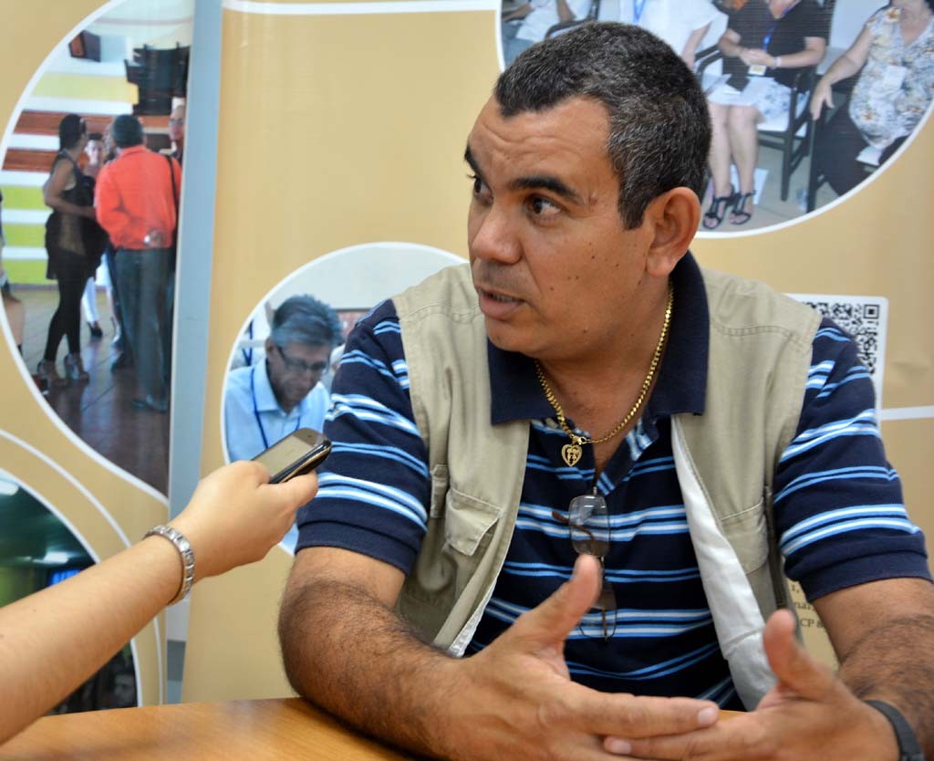 Declaraciones de participantes en el IV Taller Provincial del Proyecto Guerras de Liberación Nacional y Frentes Guerrilleros, efectuado en la Universidad de Holguín el 30 de noviembre de 2016.. UHO FOTO/Luis Ernesto Ruiz Martínez