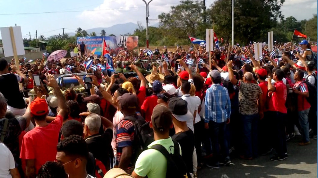 El paso de la Caravana, por las calles santiagueras, representó el recibimiento al Eterno Comandante, que estará siempre presente. Desarrollado en la Universidad de Oriente, el 03 de diciembre de 2016. UHO FOTO/Yudith Rojas Tamayo