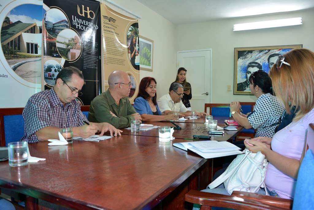 Conferencia de Prensa ofrecida por directivos de la Universidad de Holguín con la presencia de periodistas de medios locales. Desarrollada el 25 de enero de 2017 en la sede de la .AHS en Holguín. UHO FOTO/Luis Ernesto Ruiz Martínez